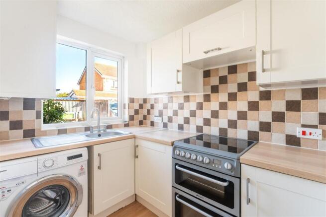 Delightful first home in Yatton's popular North End photo 4