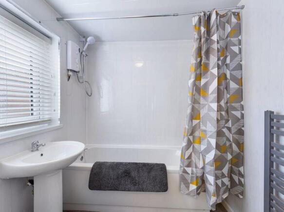 2 bed Terraced to rent Image 4
