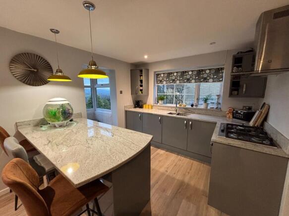 4 bed Detached for sale Image 7