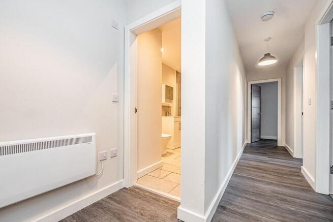 2 bed Apartment to rent Image 4