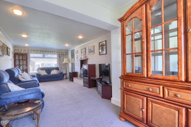 4 bed Detached for sale Image 5