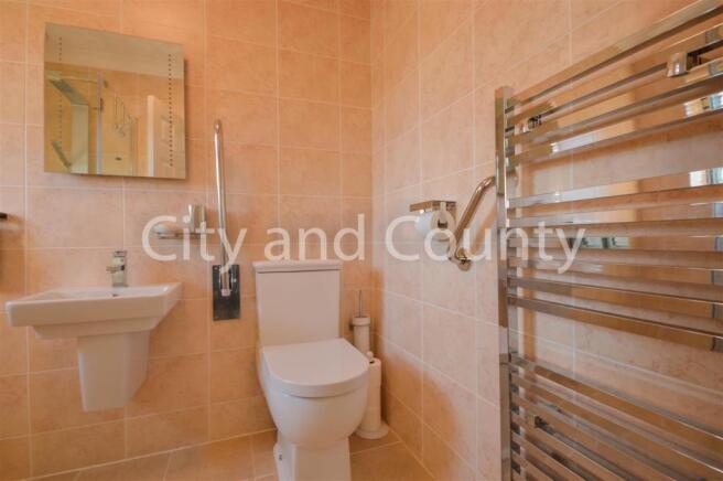 ensuite.jpg