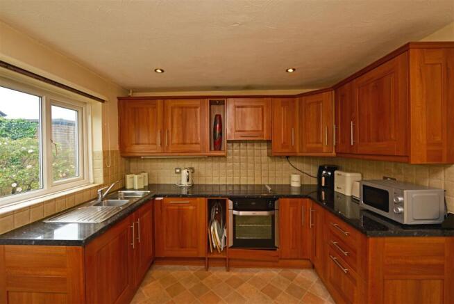 Fitted Breakfast Kitchen: