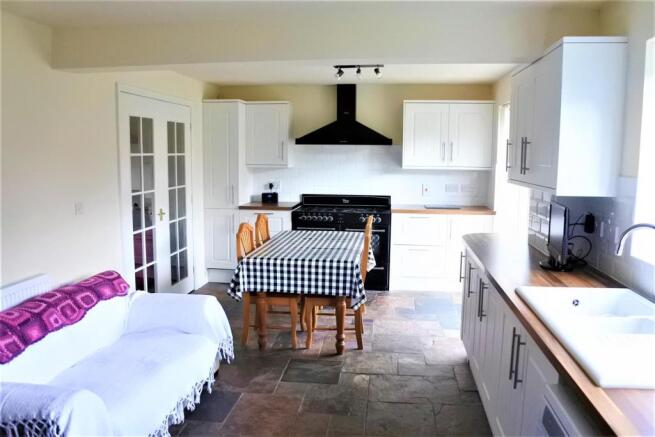 KITCHEN/DINING ROOM