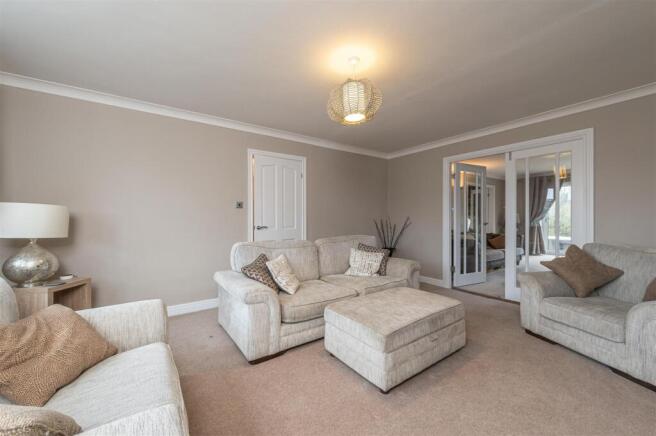 5 bed Detached for sale Image 5