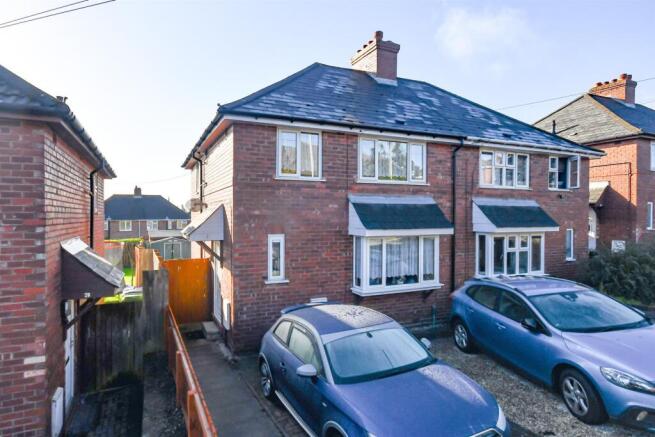 5 Smout Crescent.jpg