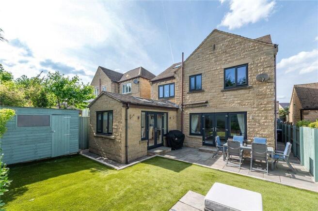 5 bed Detached for sale Image 9