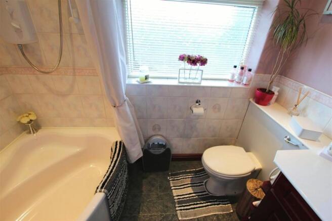 Family Bathroom 