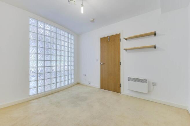 2 bed Flat for sale Image 7