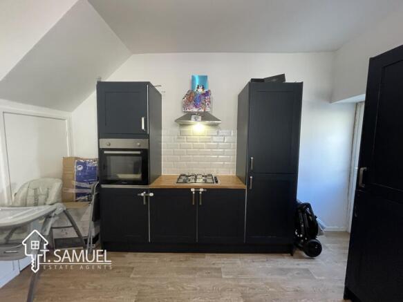 Kitchen 4.JPG