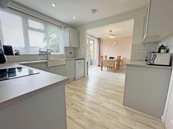 Kitchen1.jpg