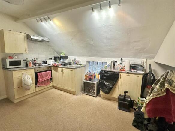 3 bed Apartment for sale Image 6