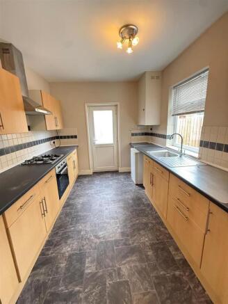 3 bed Detached to rent Image 10