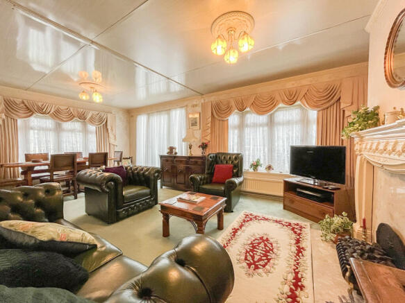 LIVING ROOM/DINER
