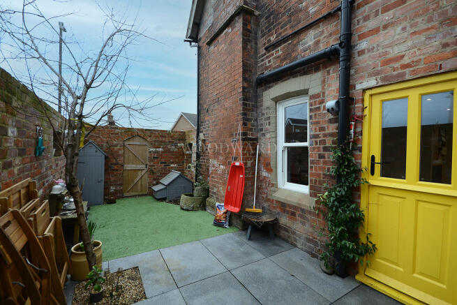 Side Courtyard Ga...
