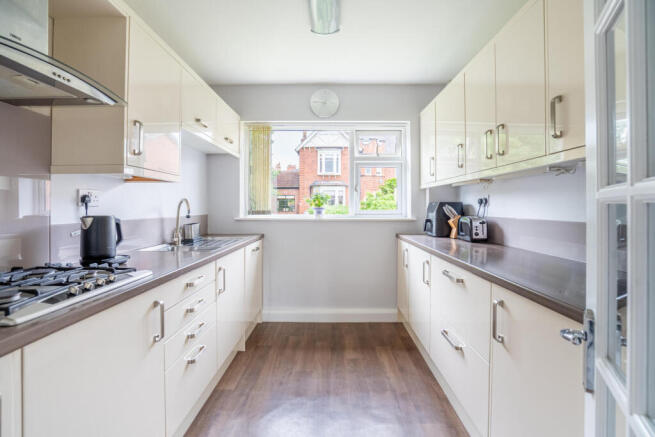 2 bed Apartment for sale Image 5