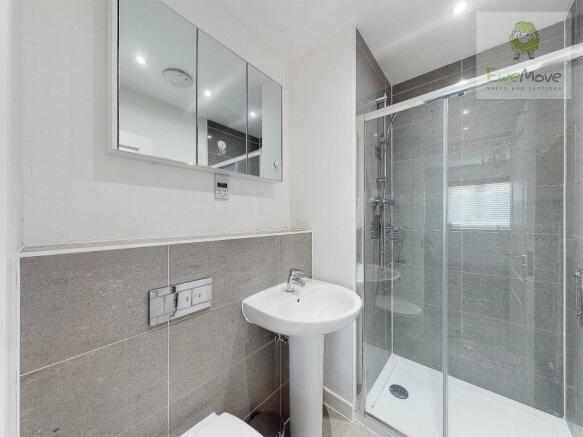Ensuite to Bed 1