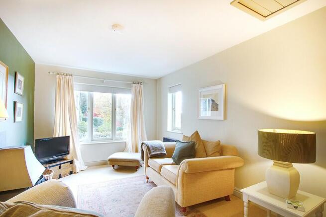 Sitting/dining room