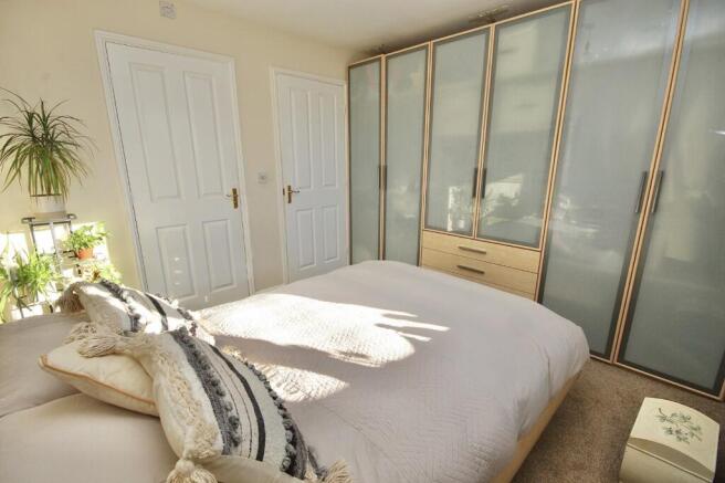 5 bed Detached for sale Image 11