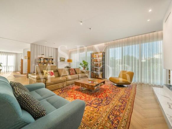 Beautifully renovated 4-bedroom family home in Ferragudo