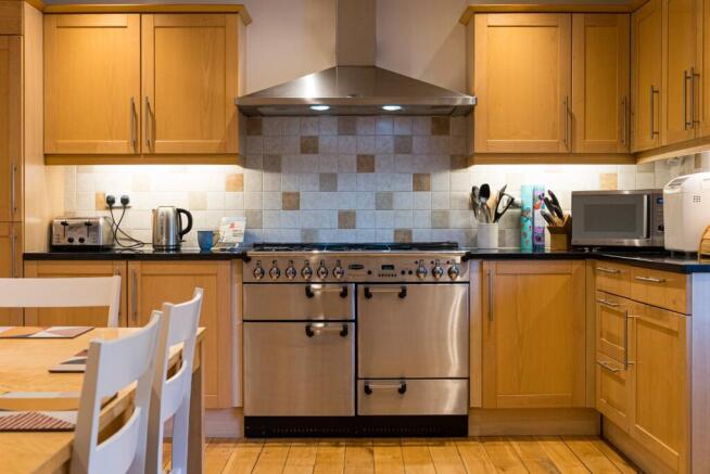 4 bed Detached for sale Image 9