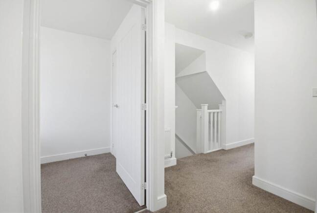 4 bed Semi-Detached for sale Image 12