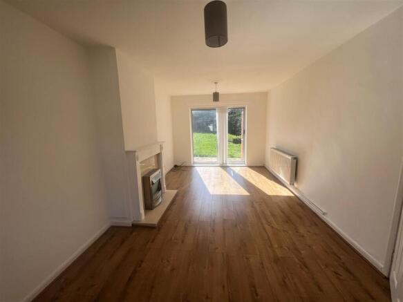 Living room 2 photo.jpg