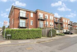 10, 145 Woodgate Court, Waterloo Road, Uxbridge UB8 2FT