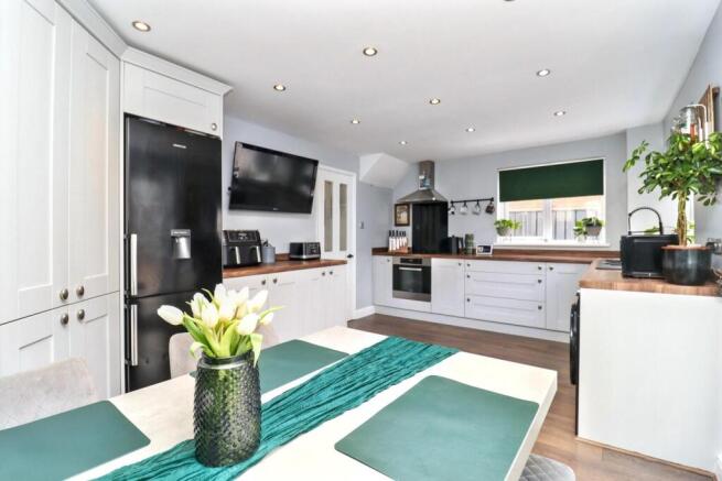 3 bed Semi-Detached for sale Image 7