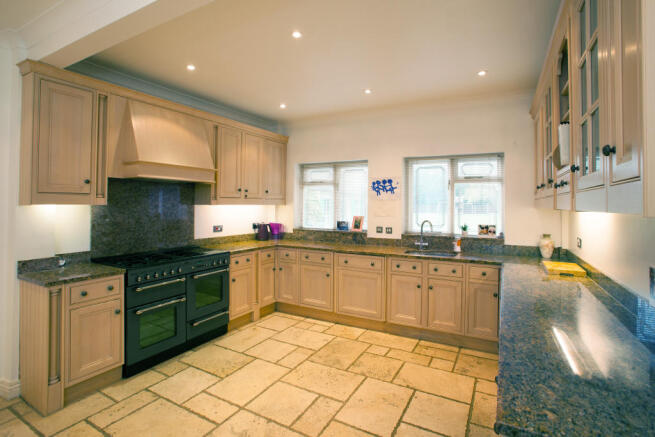 KITCHEN BREAKFAST ROOM