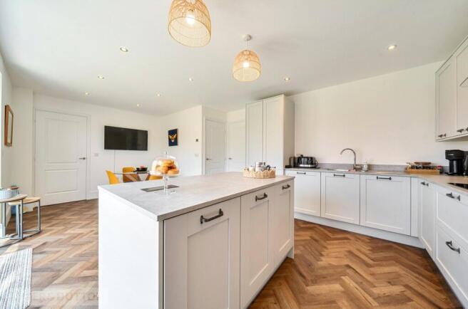 4 bed Detached for sale Image 5