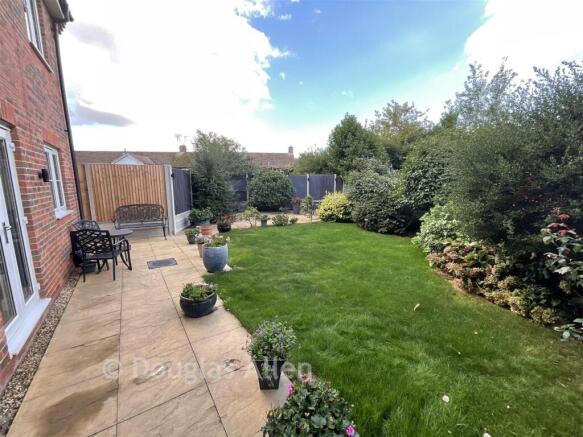 Bell Hill Close, Billericay, Essex photo 2