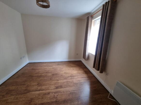 1 bed Ground Flat to rent Image 4