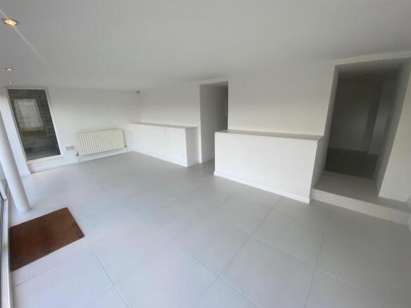 4 bed Detached to rent Image 11