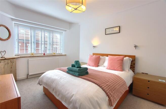 4 bed Flat for sale Image 7