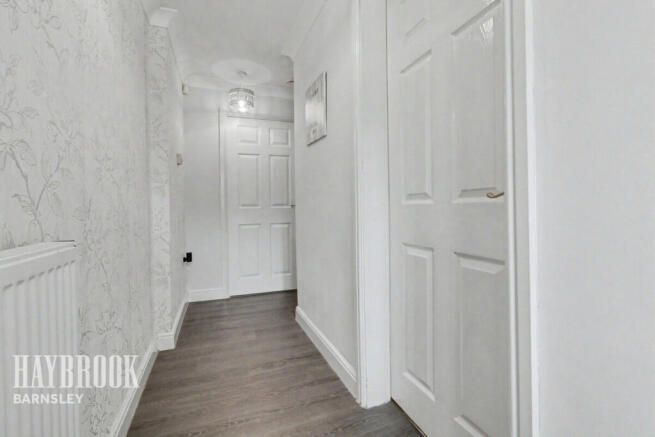 4 bed Detached for sale Image 5