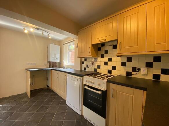3 bed Semi-Detached to rent Image 2