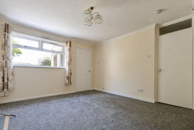 1 bed Ground Flat to rent Image 6