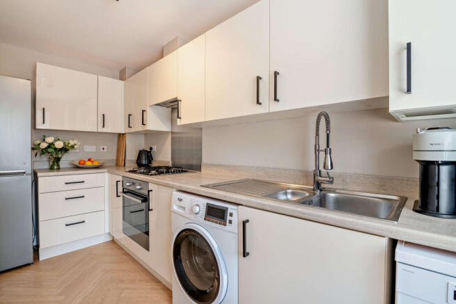 3 bed Town House for sale Image 4