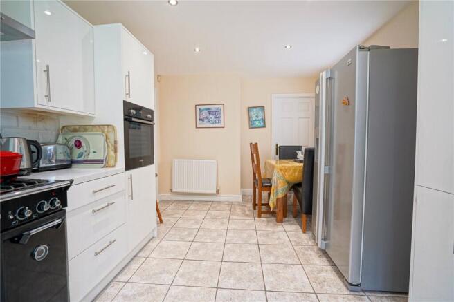 6 bed Detached for sale Image 11