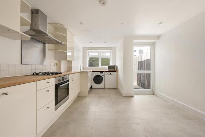 Kitchen 2.jpg