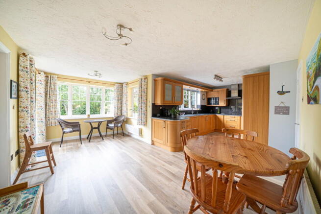 Lapwing Rise, Whitchurch, RG28 7SU photo 4