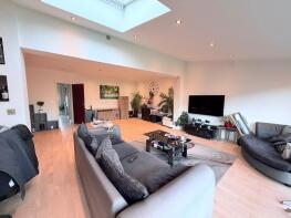 32, Pinner Park Gardens, Harrow HA2 6LQ