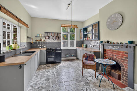 Midland Road, Thrapston, NN14