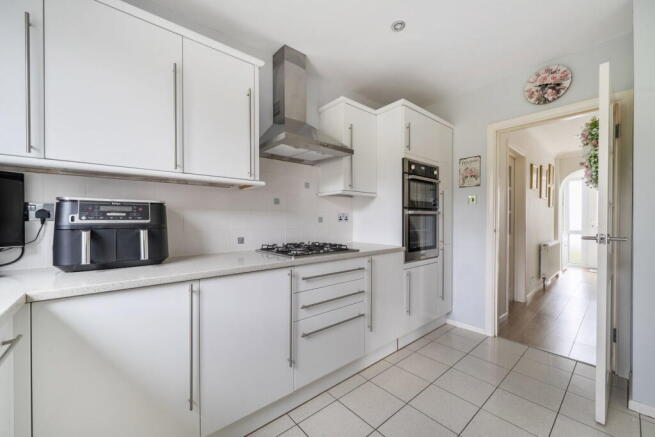 Spacious, individual and full of potential, with a south-facing garden, garage and superb outbuildings photo 4