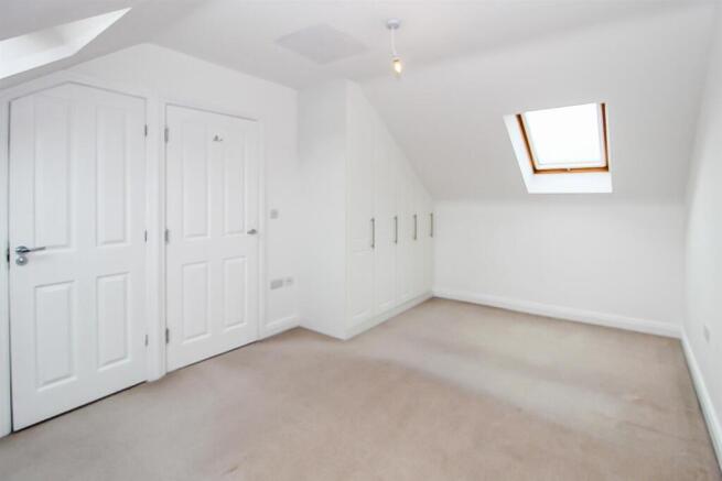 3 bed Town House for sale Image 2