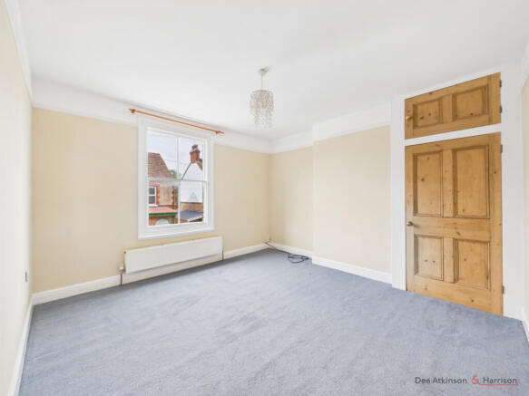 3 bed Terraced to rent Image 12