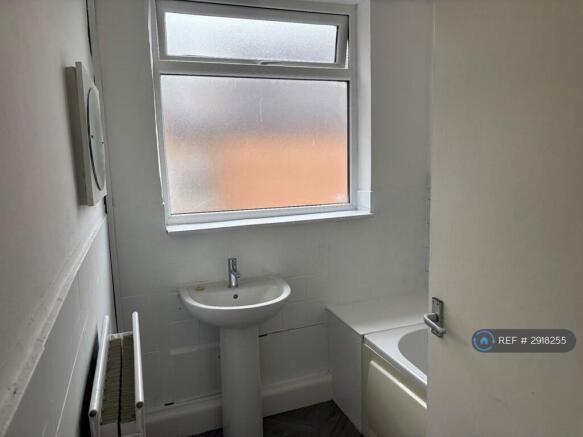 Studio to rent Image 3