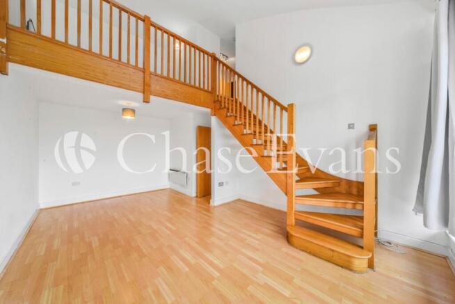 St Davids Square, Is