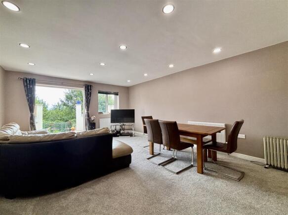 9 Westlands Drive, Allerton, Bradford photo 4